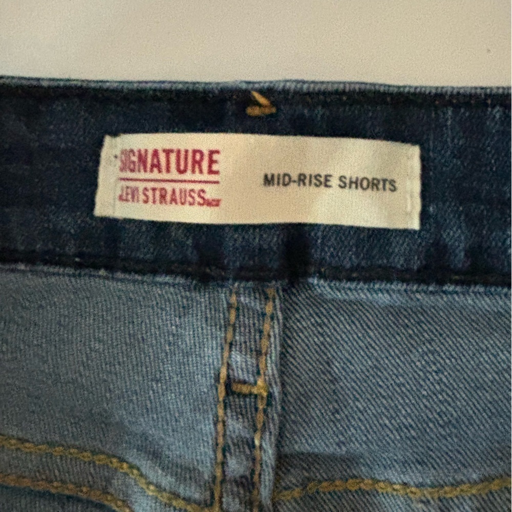 Signature Levi Strauss Denim shorts size 14 - Picture 3 of 4
